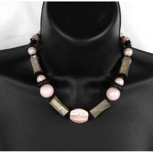 Unbranded Jewelry - Vintage necklace pink, gold & black larger plastic beaded choker statement 15"